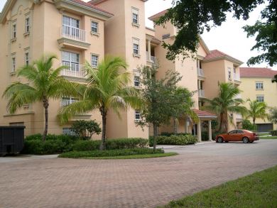 Fort Myers 2 Bedroom Condo Across from Beach